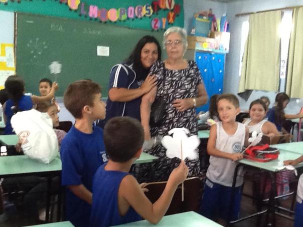Profª Maria visita à Escola